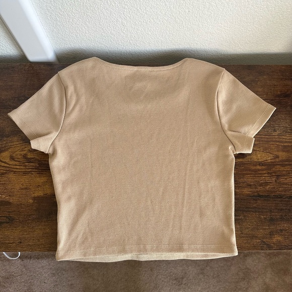 The Classic Cropped Tee Beige - Picture 3 of 3
